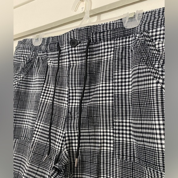 No Boundaries XXL Black and White Patterned Stretchy Utility Jogger Pants - Picture 3 of 6